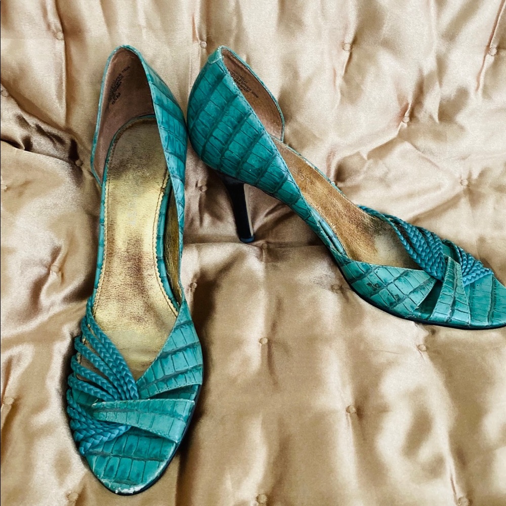 Nine West aqua heels